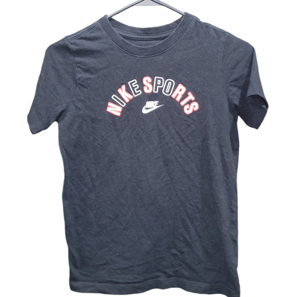 The Nike Tee graphic athletic t-shirt Size M